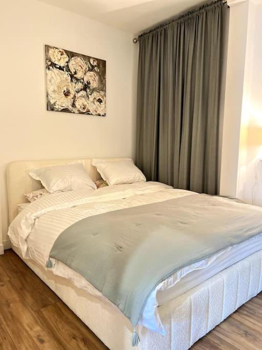 Eze Roc Apartment Luaran gambar