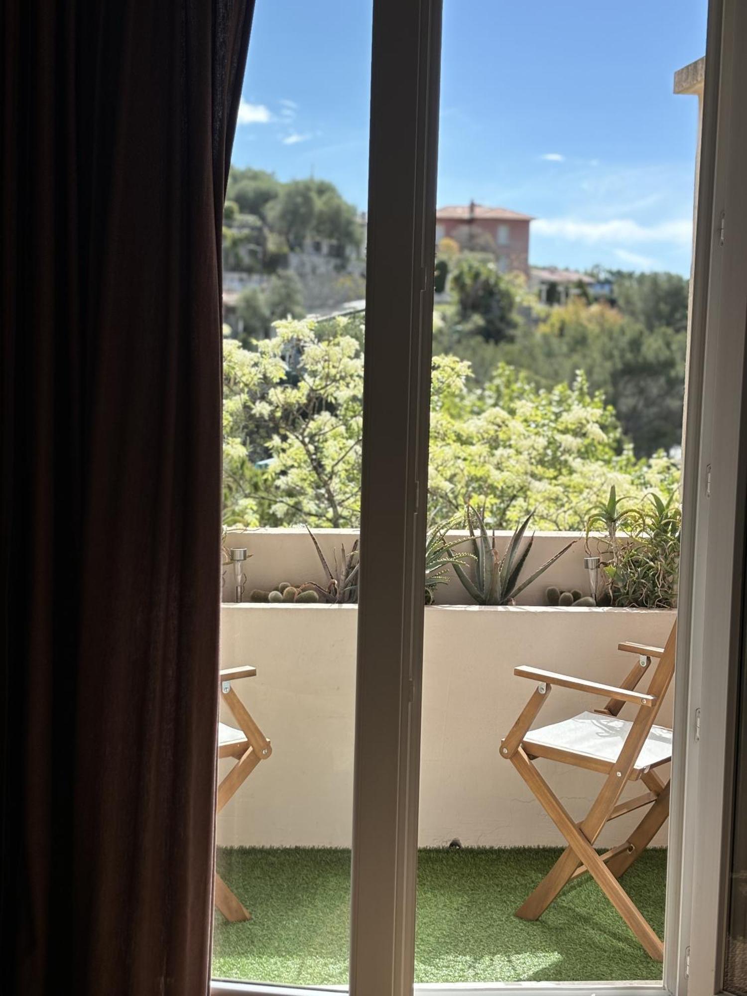 Eze Roc Apartment Luaran gambar